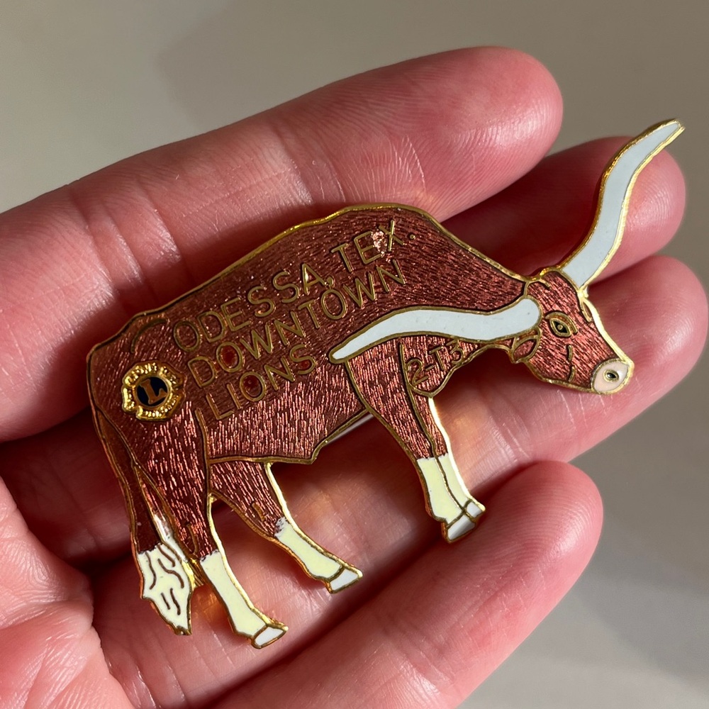 Gold and Brown Longhorn Pin vintage lions club